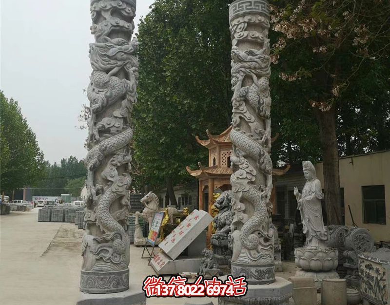 龍柱石雕，裝點寺廟門前