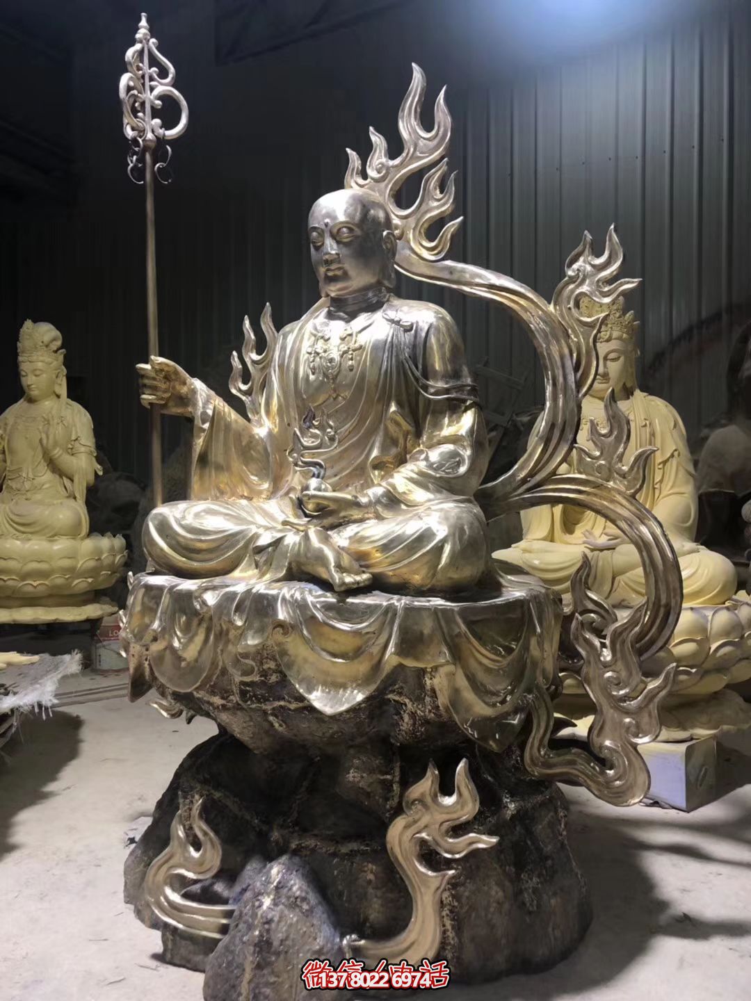 游覽地藏王大型寺廟景區(qū)，感受精美雕塑的神秘魅力