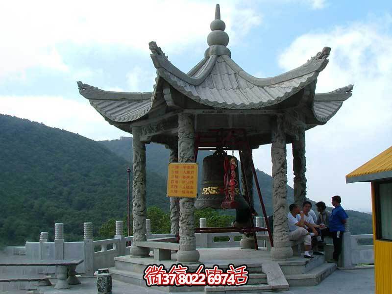 仿古建筑風格的銅鐘裝飾涼亭 仿古建筑風格的銅鐘裝飾涼亭