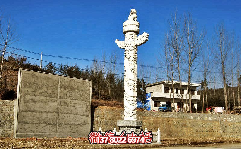 漢白玉華表雕塑，點(diǎn)綴農(nóng)村廣場