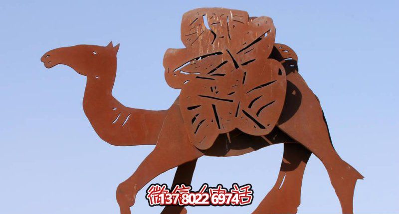 不銹鋼駱駝剪紙雕塑，點綴街道邊行走