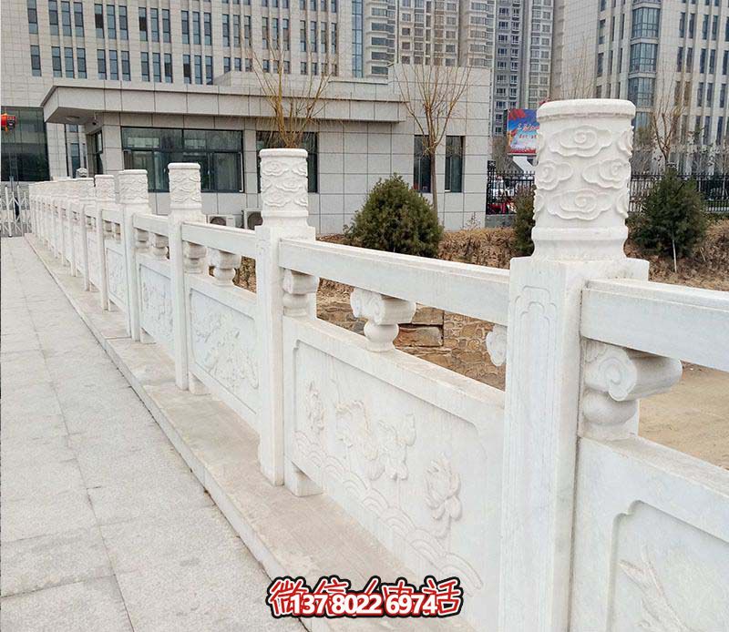 漢白玉鑲嵌欄桿扶手，點(diǎn)綴走廊裝飾，為城市花園添彩