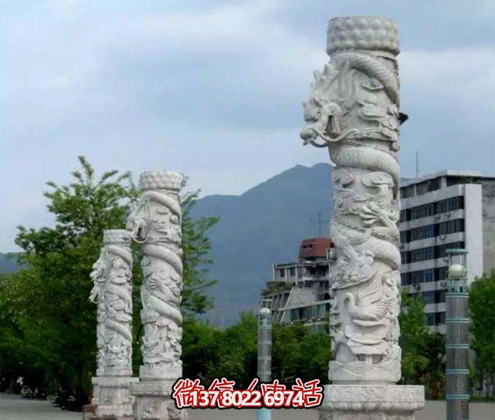 集大理石、石雕、龍柱于一體的大理景觀廣場