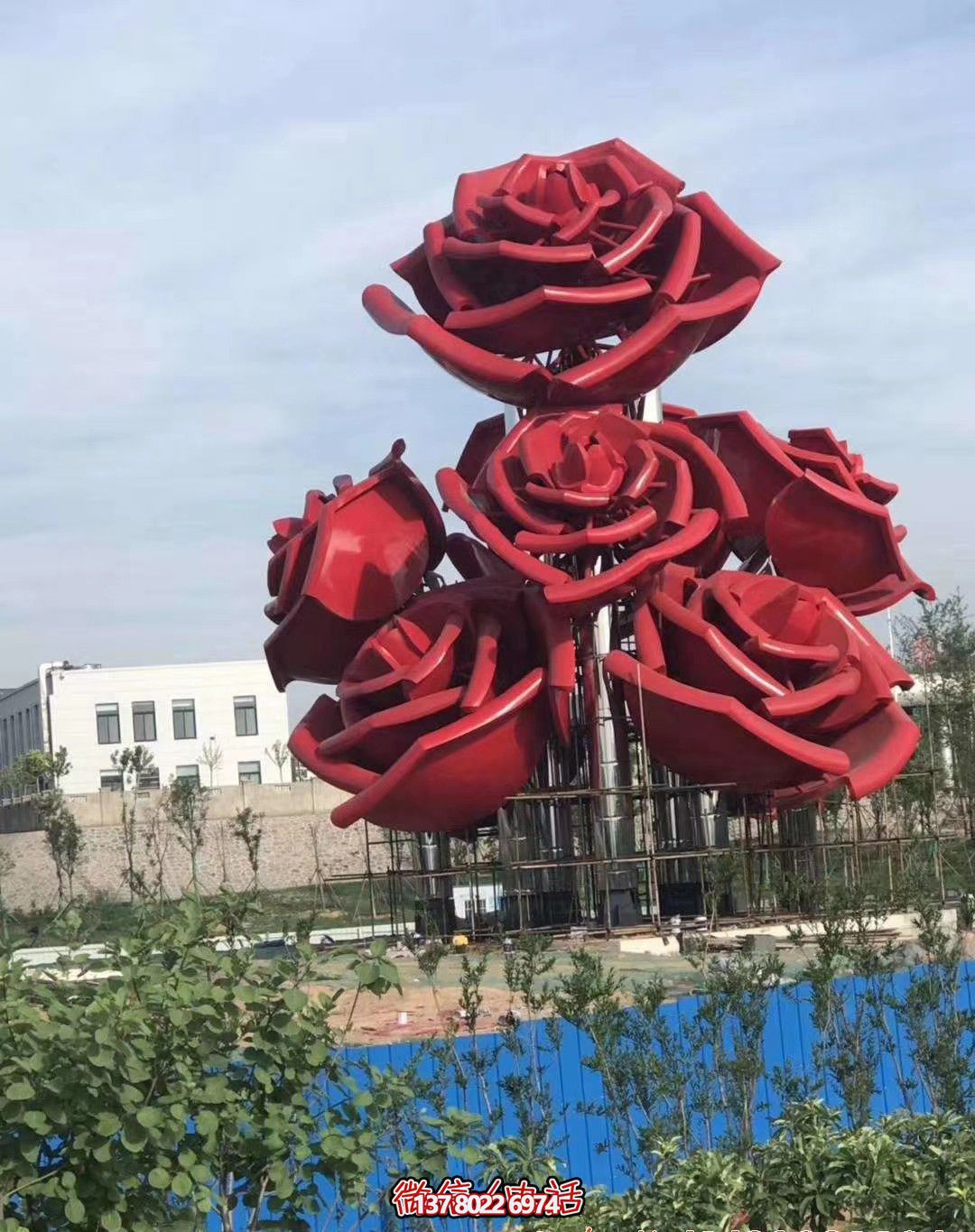 紅色玫瑰不銹鋼創意雕塑——美化廣場,增添驚喜 紅色玫瑰不銹鋼創意雕塑——美化廣場,增添驚喜