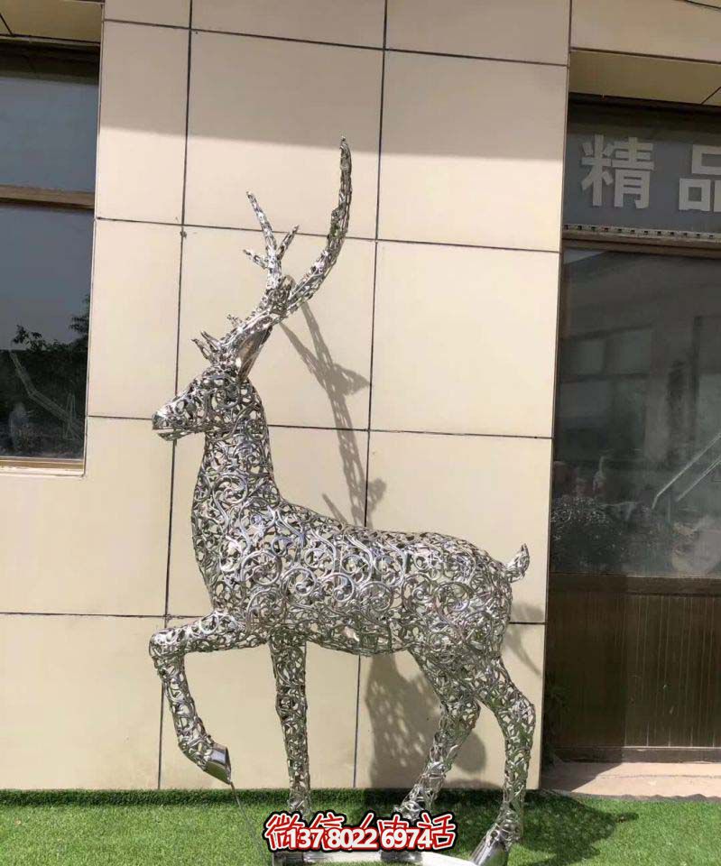 不銹鋼梅花鹿雕塑,走出別墅的美 不銹鋼梅花鹿雕塑,走出別墅的美