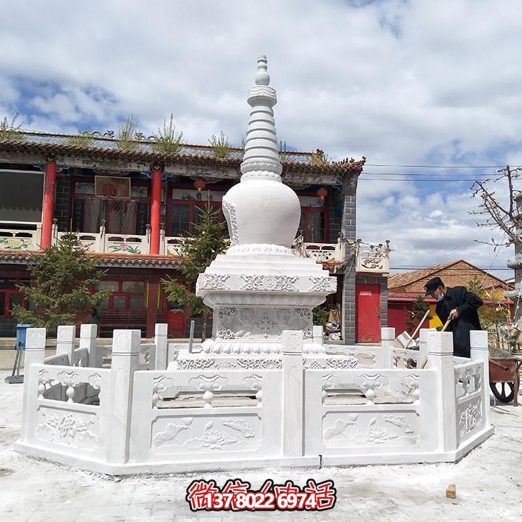 大型石雕舍利塔，宗教寺廟裝置