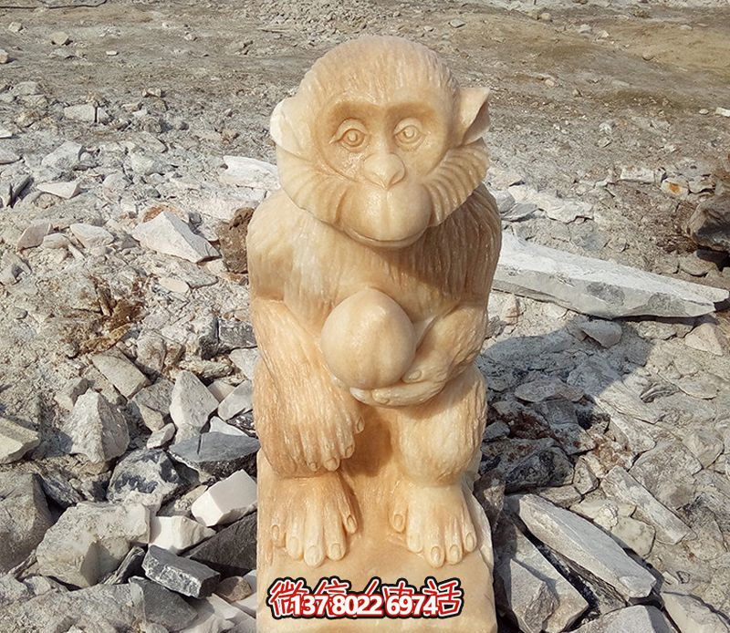 猴子雕塑創(chuàng)意手拿桃子蠟黃石石雕裝飾公園街道 猴子雕塑創(chuàng)意手拿桃子蠟黃石石雕裝飾公園街道