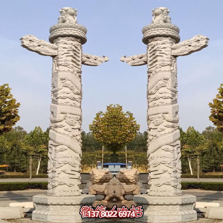 精美大理石手工雕刻龍紋華表雕塑，點綴廣場美景