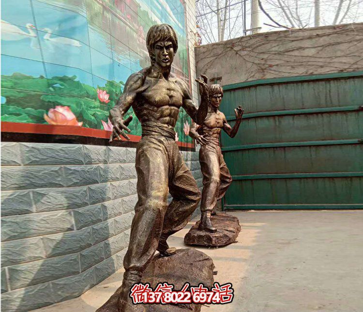 “李小龍雕塑從電影院到廣場(chǎng),功夫明星永存” “李小龍雕塑從電影院到廣場(chǎng),功夫明星永存”